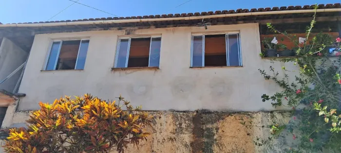 VENDE-SE CASA EM RITÁPOLIS MG
