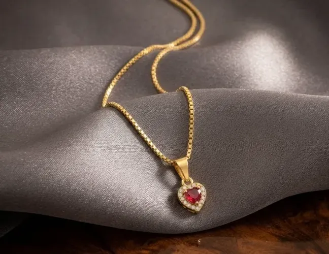 Colar coração pequeno marsala com microzircônias | folheado a ouro 18k
