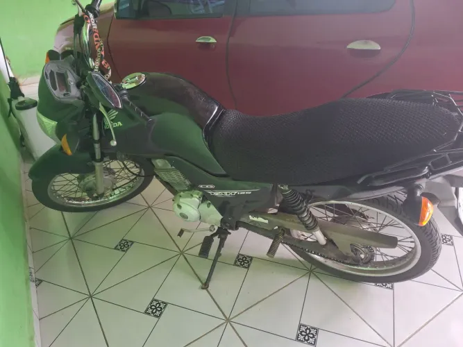 Vende-se moto documentos ok só transferir e revisada OBS pedal 