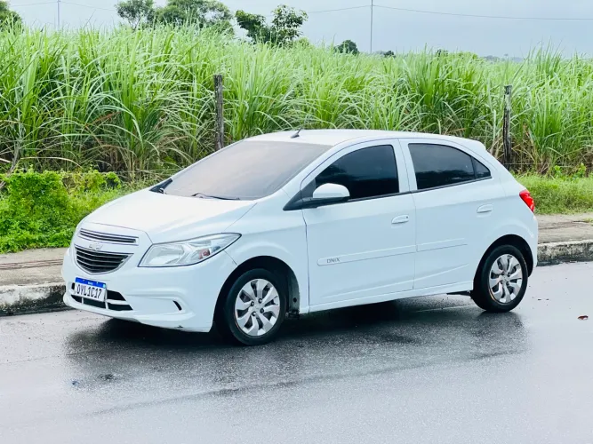 Chevrolet Onix Hatch LT 1.0 8V Flex Power Mec. 4P 2015