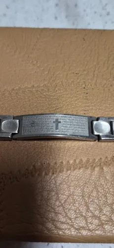 Pulseira em aço cirurgico com oração do pai nosso que estais no céu santificado seja vosso