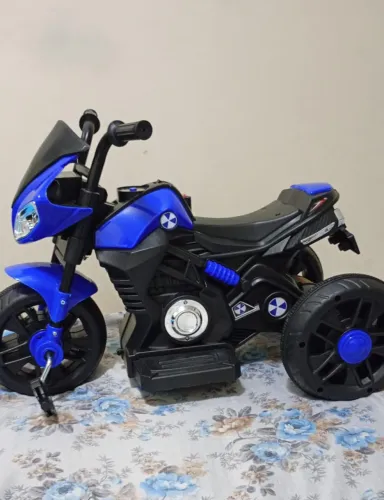 Moto elétrica com música 