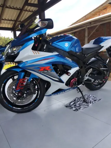 Vende se gsxr750 impecável a mais nova do sul