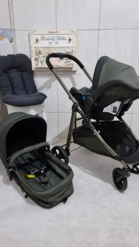 Lindo kit completo e novo carrinho e Bebê 4 em 1 