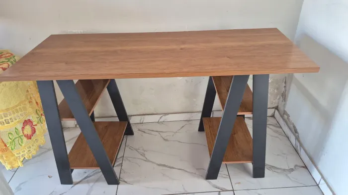 Vendo Mesa de escritório Semi Nova tem pouco de uso
