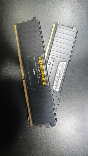 Memória Gamer PC Corsair 32GB DDr4 3.000MHz (16GBx2)