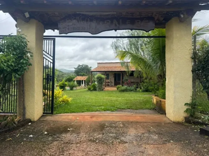 Sítio de 3000 m² 2 barracões, piscina,área gourmete e campo de futebol . Baldim.
