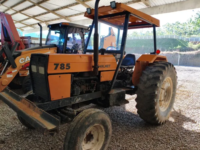 Trator Valmet 785 com Quincho TMO 33 T