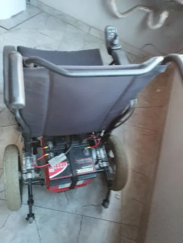 Cadeira de rodas elétrica 