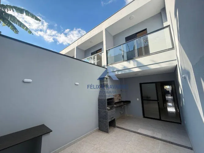 Sobrados Novos com 3 dormitórios e 2 vagas à venda, 120 m² por R$ 750.000 - Vila Nova Cach