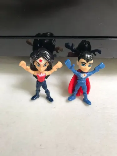 Miniaturas Liga da justiça Kinder ovo