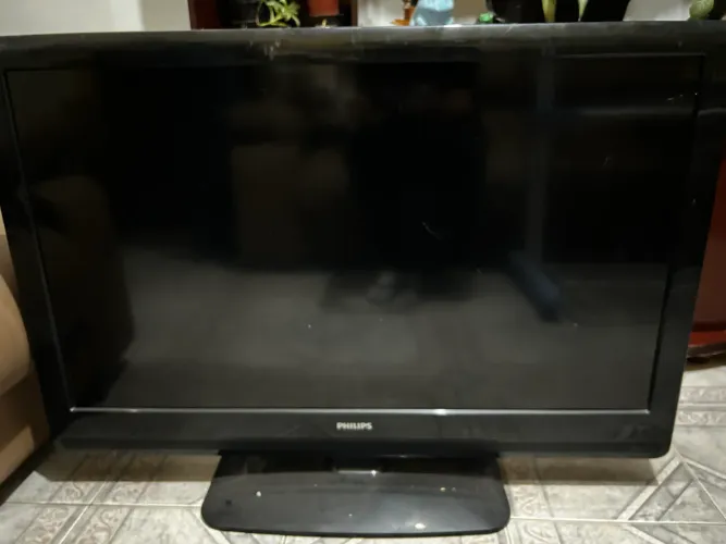Televisão para retirada de peças