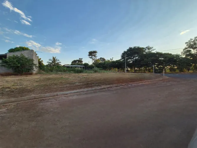 Terreno de Esquina 308m² - Parapuã - Rua Natal - Pode Desmembrar - Barato (OPORTUNIDADE)