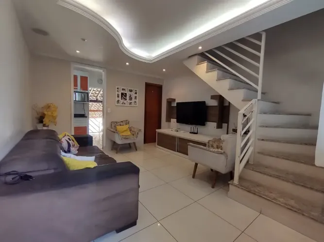 Casa Geminada com 02 Quartos.