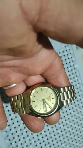 Relógio Seiko dourado