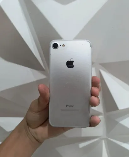 Vendo Iphone 7 bem conservado acompanhar carregador e capinha