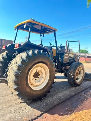 Vende-se trator Valtra bm 110