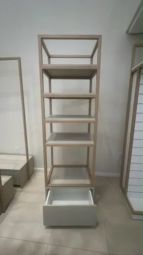 Vende-se móveis para Loja de roupa