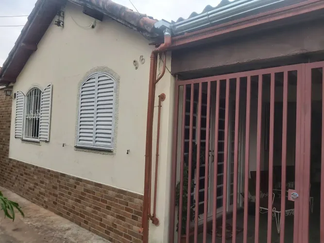 Vende-se Casa