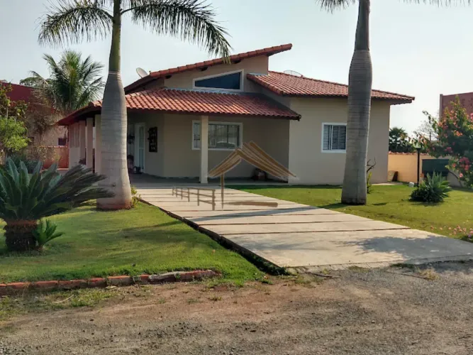 Casa de campo localizada no Ninho Verde 1, excelente área de lazer, 882 m² de terreno.