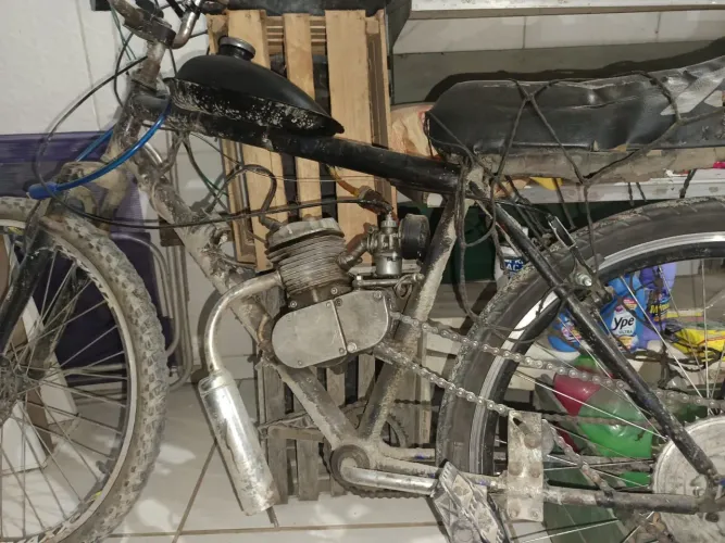 Bicicleta motorizada 80cc aro 26 usada ( TROCO POR CELULAR )