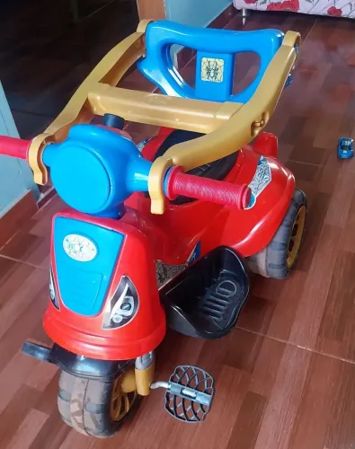 Vendo triciclo infantil ( Menino)