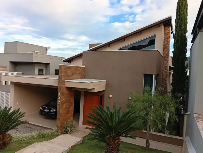 Casa de condomínio para venda possui 344 metros quadrados com 5 quartos