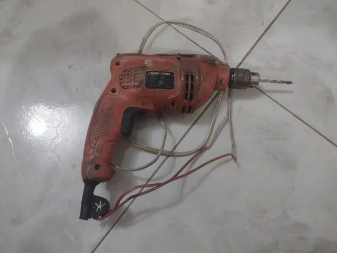 Furadeira Black e Decker funcionado perfeitamente 