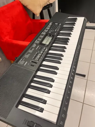 Vende-se teclado musical