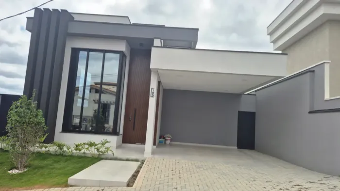Casa no Condomínio Las Palmas