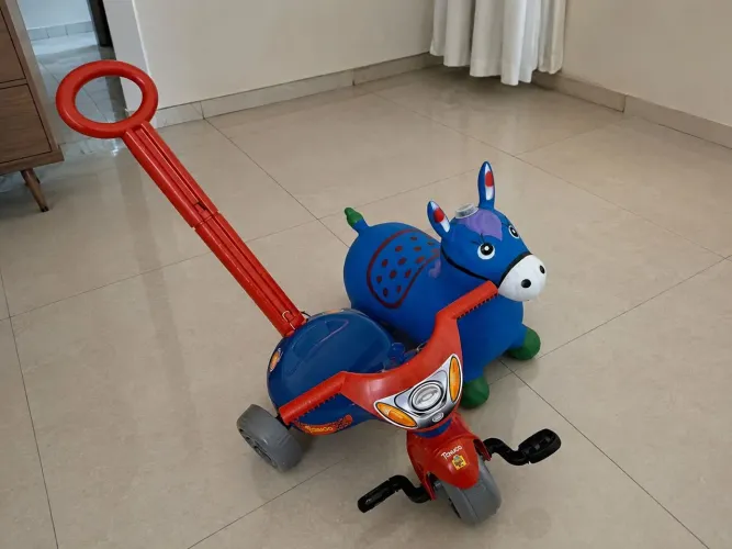 Velocipe com cavalinho + brinde