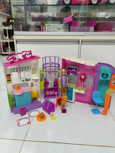 Pet shop + Barbie + vários acessórios 
