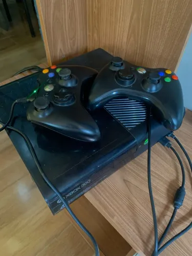 Xbox 360 Slim desbloqueado