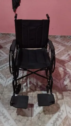 Cadeira de rodas semi nova