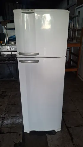 GELADEIRA ELECTROLUX DUPLEX FROST FREE CONSERVADA