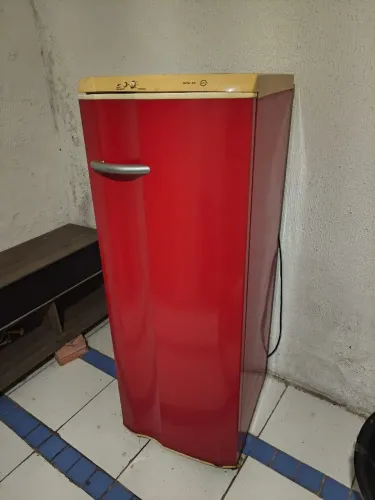 Vendo Geladeira, Fogão e Cama de Solteiro