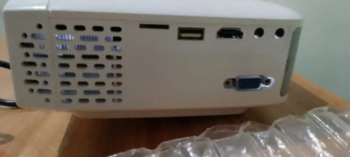 Mini Projetor Multilaser 1800 Lúmens-menos de 30 horas de uso
