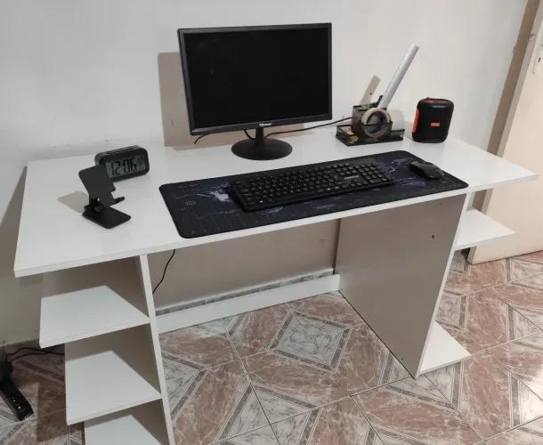 Mesa de computador multiuso branco