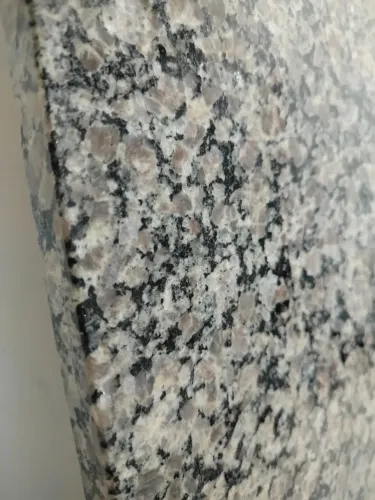 Mesa com tampo de Granito 70x70cm