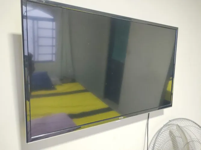 TV TCL 32" Sistema Inteligente e Wi-Fi