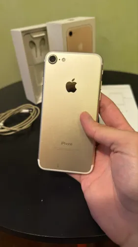 iPhone 7 128GB Dourado