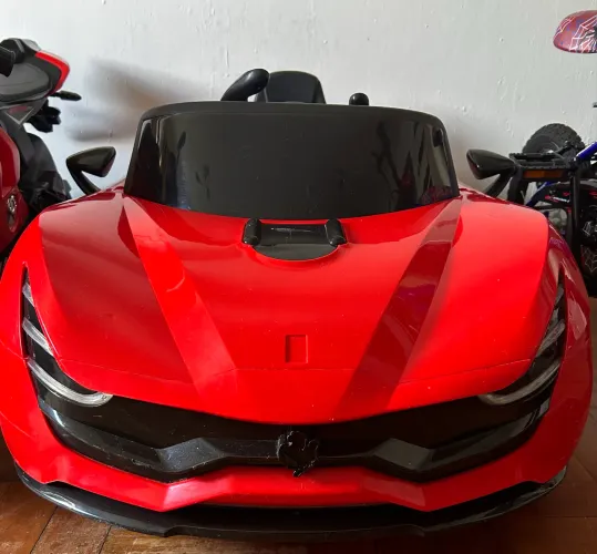Carro elétrico Ferrari infantil
