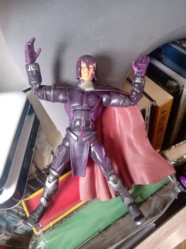 Action Figure Magneto 