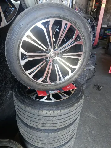 Vendo ou troco rodas original Corolla xei aro 17 