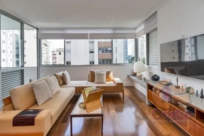 Amplo apartamento de 3 dormitórios com 2 suites (sendo uma master) cuidadosamente reformad