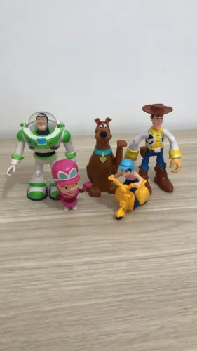 Lote Brinquedos Colecionáveis Scooby/Penelope/Whoody/Megamente (usado) R$ 120,00