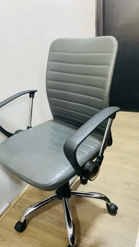 Cadeira para escritório cinza
