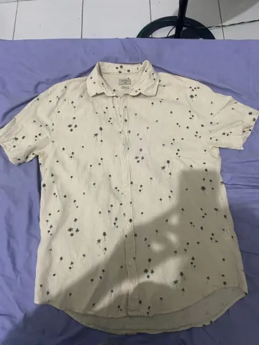 Camisa de botão bege