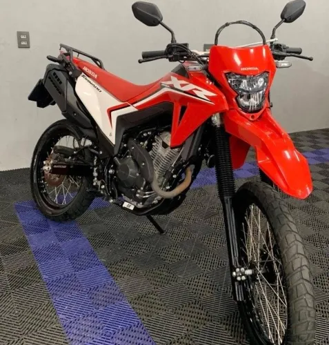 Motocicleta TORNADO XR300L 2025