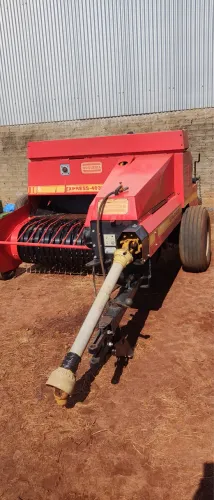 Enfardadeira Nogueira 4030